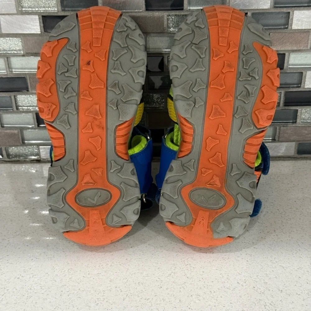 Bundle of 2 items /Kids Outdoor Sandals/Black & Blue and Green/boy size 6